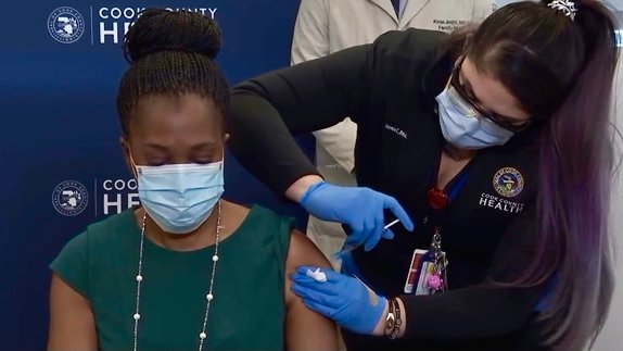 Illinois Department of Public Health Director Dr. Ngozi Ezike receives her first dose of the Pfizer COVID-19 vaccine Tuesday at the Cook County Health’s North Riverside Health Center in Riverside. (Credit: @GovPritzker on Twitter)