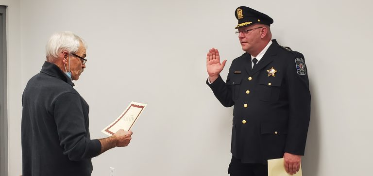 Daniel W Smith is sworn in