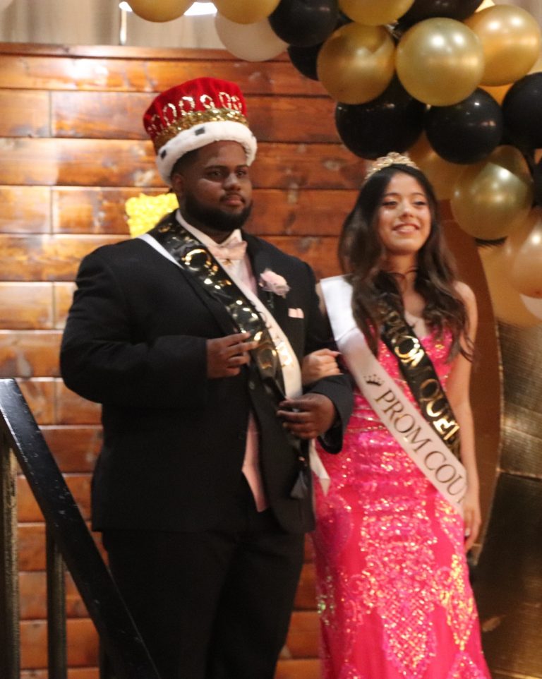 The King and Queen of the 2022 Beardstown High School prom are Darwin Acosta and Karen Izquierdo. 			   Photo submitted