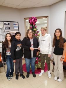 The Beardstown Junior High Student Council recently presented a check to Mary Ann Davis for the Bread of Love program. The student council raised $530 from their BINGO fund-raiser. There was a huge turnout for the event held at the Golden Age Center in Beardstown. Shown from left are Mayjose Montoya, Vraj Patel, Davis, Zach Meyer and Genesis Montoya.