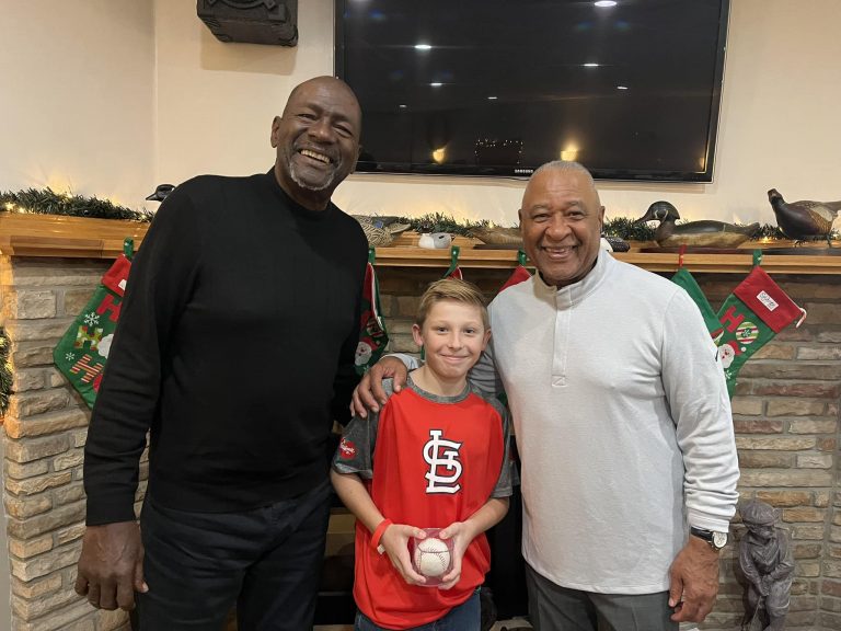 Everyone was all smiles when Cardinal fan and baseball lover Parker Kinstle met St. Louis Hall of Famers Lee Smith (left) and Ozzie Smith (right) at the Tri County Thunder softball fundraiser held last Saturday at the Beardstown Elks Club.