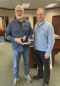 Wes Hendricker (left) accepts the Blue Diamond Award from Kai Schnitker (right), President of the Arenzville First National Bank.