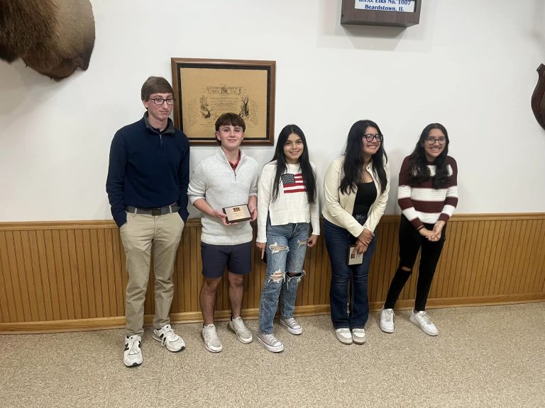 The BHS golfers (L/R) Grady O’Hara, Cade Ross, Daisy Gil, Saray Chaparro and Mary Escobar at their awards banquet.