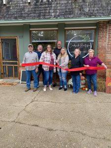 Creekside Boutique was officially opened last Friday with a ribbon cutting ceremony. Pictured above are (L-R) Mayor Randy McClure, Dustin Fritche, Cara Bell, Thad Walker, Sara Beth Fanning, Vickie Bell and Christa Stanbridge. Photo by JanetMartin