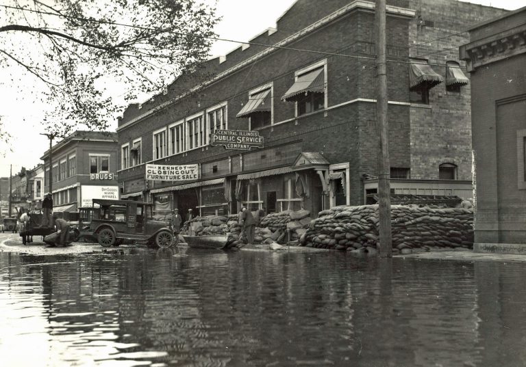 The Illinois last invaded downtown Beardstown in October of 1926. (CIPS Photo, Leigh Morris collection.)