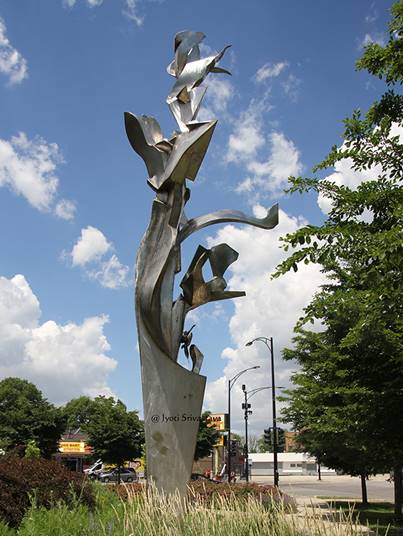 A sculpture entitled “Steel Garden” will be installed outside the Abraham Lincoln Presidential Library and Museum (ALPLM) in the near future. The sculpture is 22 feet tall and will stand outside the museum’s main entrance at the intersection of Sixth Street and Jefferson Street until March 2025. The sculpture is the work of Richard Hunt, who will be the subject of the new exhibit Freedom in Form: Richard Hunt, scheduled to open Oct. 25. Hunt, a Chicago native, was one of the most important sculptors in American history. He created more than 160 public commissions. His work can be found in more than 100 museums, and former President Barack Obama called him “one of the greatest artists Chicago has ever produced.” When it opens, Freedom in Form will explore not only Hunt’s sculptures but also his creative process and the moments in American history that inspired him.