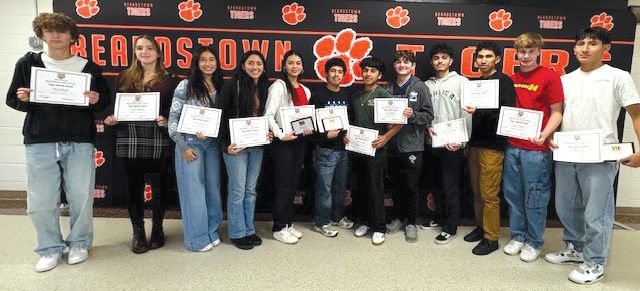 The 2024 BHS Cross Country teams with their season ending awards!