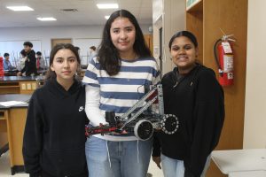 Adriana Gamez, Carolina Meeza, Ivanna Jose-Merte.